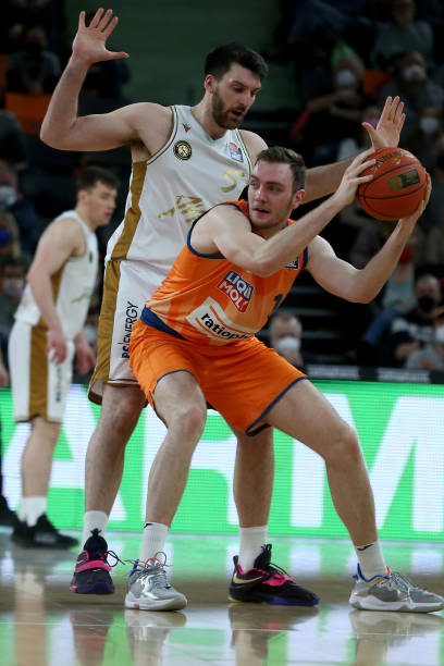 越竞技表现 越竞技表现