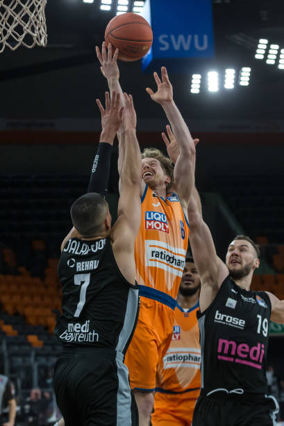 她凭借扎实 她凭借扎实