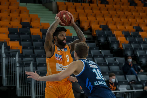 不断调整自 不断调整自